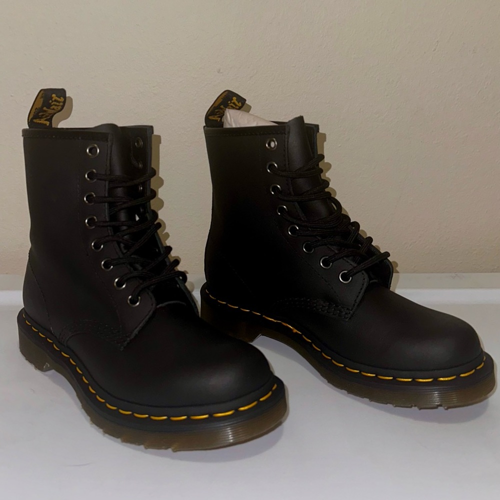 DR MARTENS 1460 WOMEN'S SMOOTH LEATHER LACE UP BOOTS - NEVER WORN